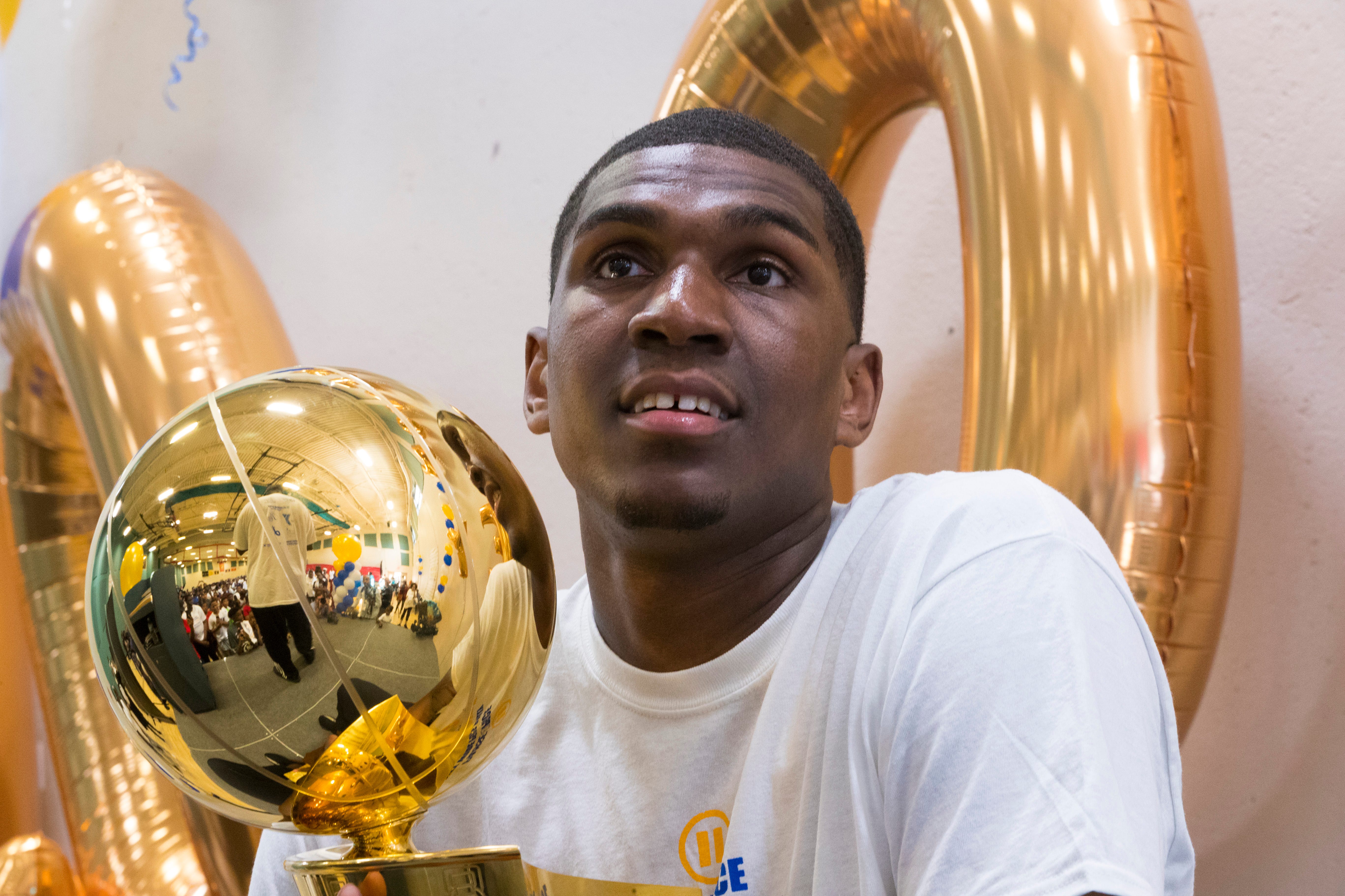 kevon looney jersey retired